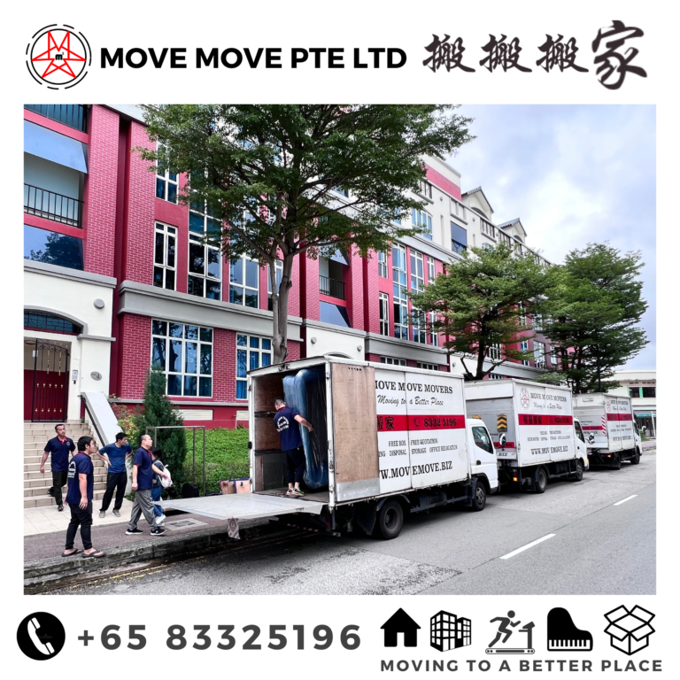 搬搬搬家团队在新加坡住宅外装载家具，三辆搬家货车排队等候