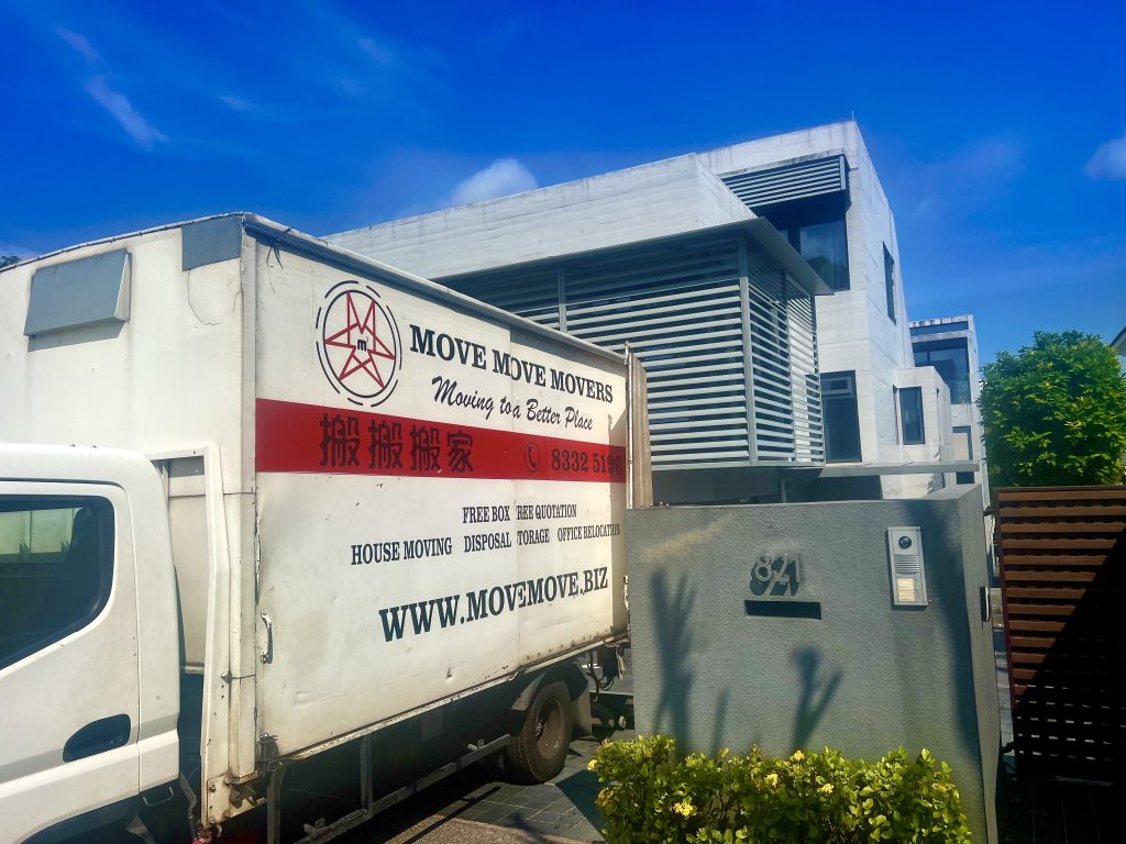Move Move Movers team performing a house move in Singapore with careful handling and transparent planning