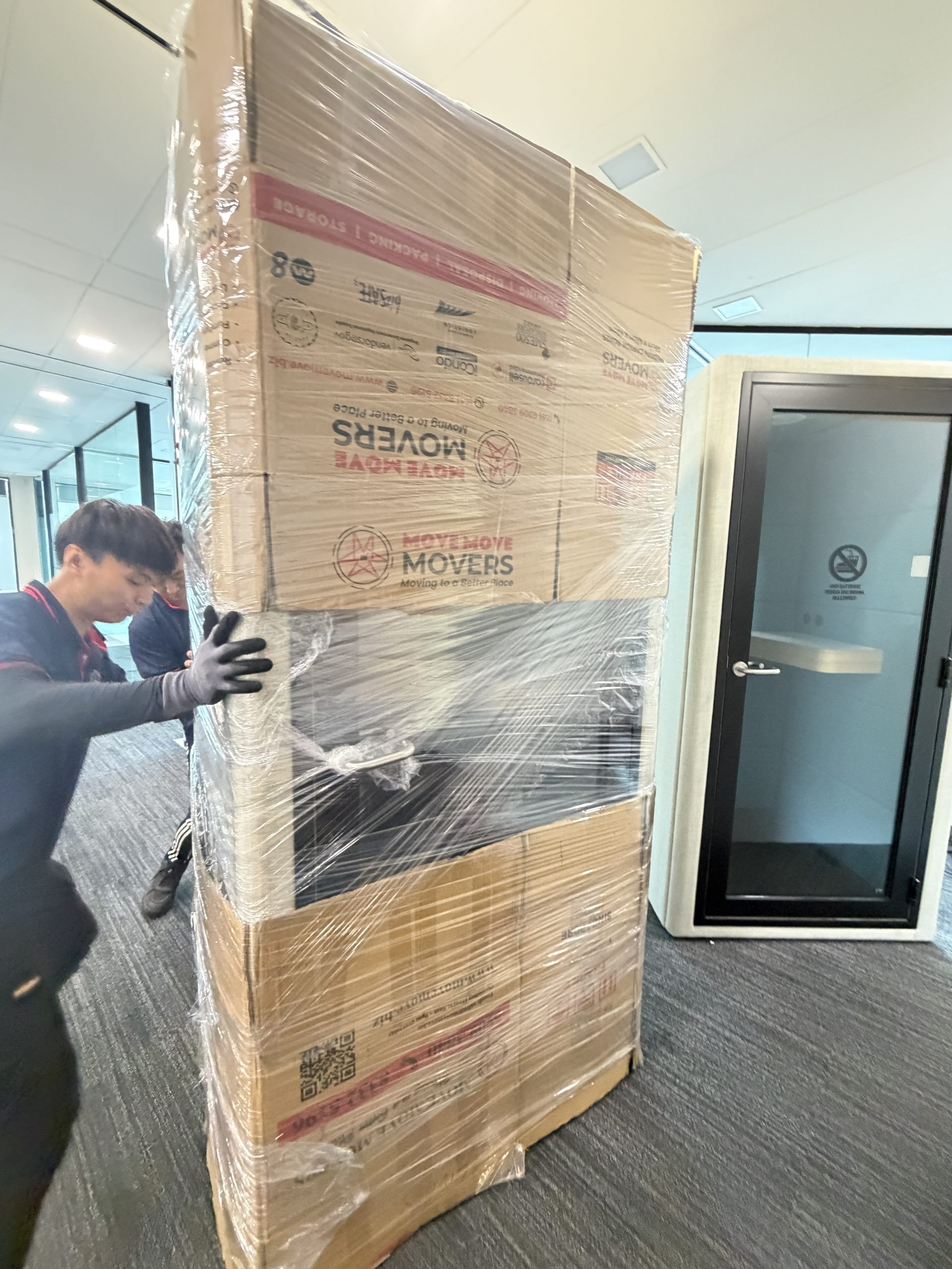 Move Move Movers team using trolley and access planning for a moving job in Singapore